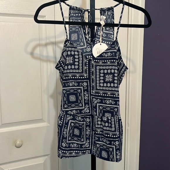 WOMEN’S SZ SMALL TOP HIPPIE ROSE NWT #311 - Picture 1 of 7